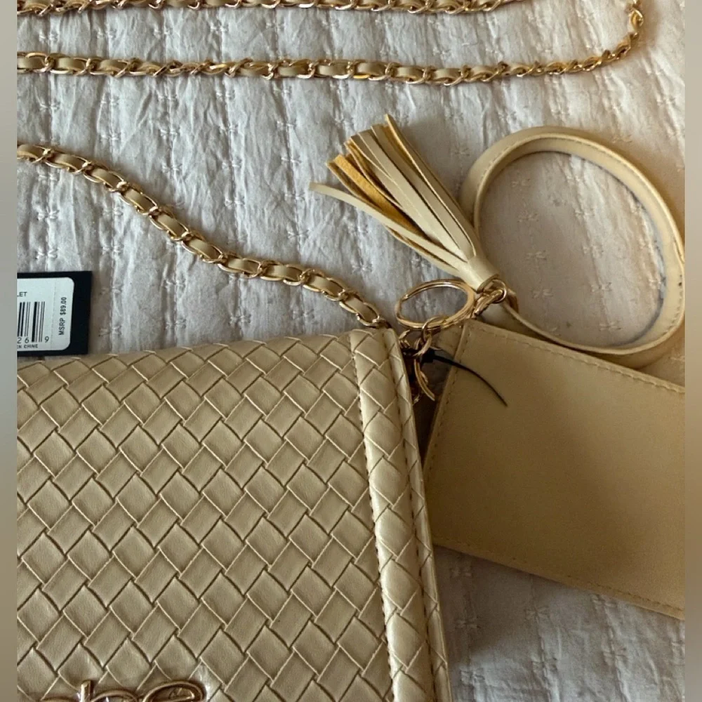 Bebe Beige Handbag w/ Gold Chain Strap Crossbody 3 in 1 w/ Card Case/Key Ring ❤️